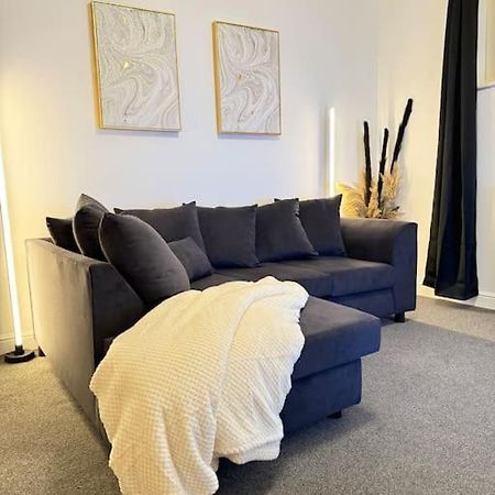 Luxury Cozy 3 Bed Apartment 5Mins From City - Free Parking! Nottingham Bagian luar foto