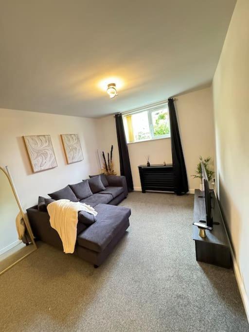 Luxury Cozy 3 Bed Apartment 5Mins From City - Free Parking! Nottingham Bagian luar foto