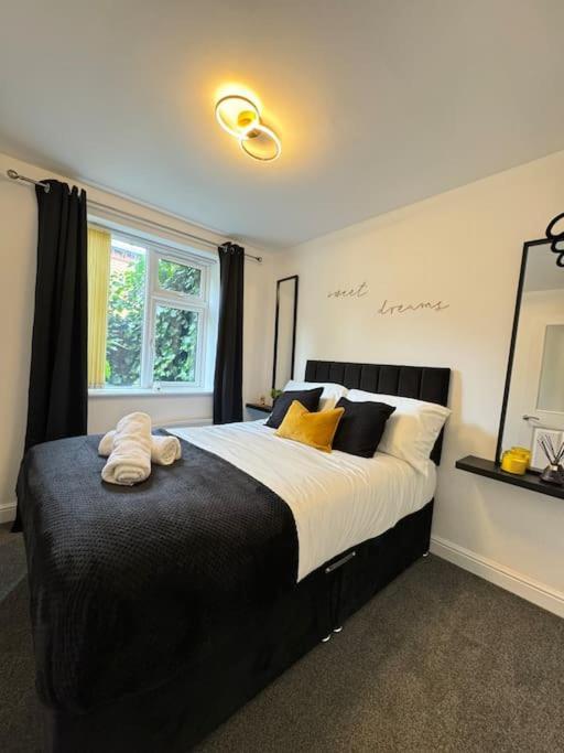Luxury Cozy 3 Bed Apartment 5Mins From City - Free Parking! Nottingham Bagian luar foto