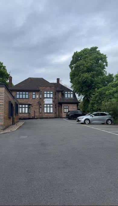 Luxury Cozy 3 Bed Apartment 5Mins From City - Free Parking! Nottingham Bagian luar foto