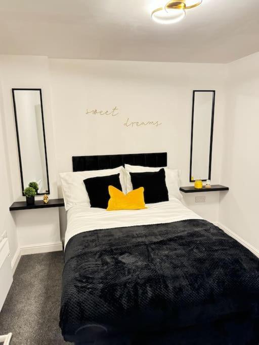 Luxury Cozy 3 Bed Apartment 5Mins From City - Free Parking! Nottingham Bagian luar foto