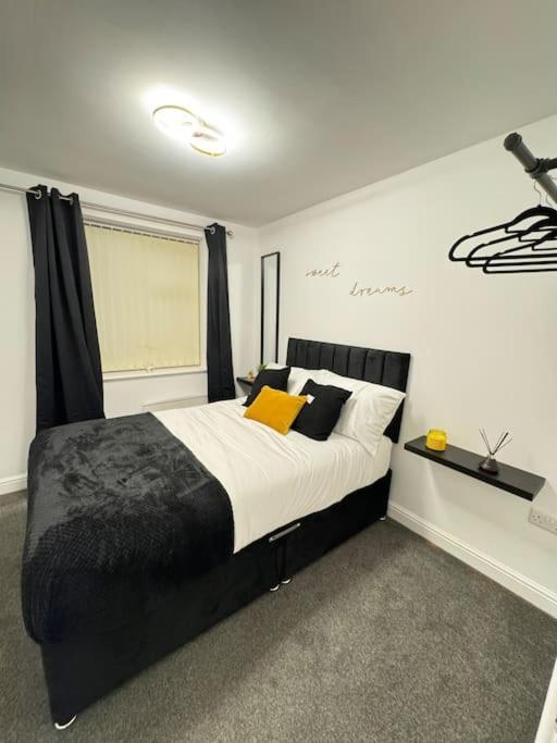 Luxury Cozy 3 Bed Apartment 5Mins From City - Free Parking! Nottingham Bagian luar foto