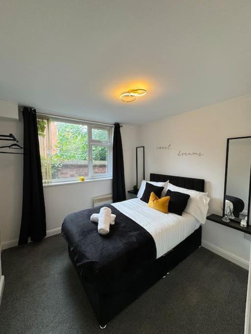 Luxury Cozy 3 Bed Apartment 5Mins From City - Free Parking! Nottingham Bagian luar foto