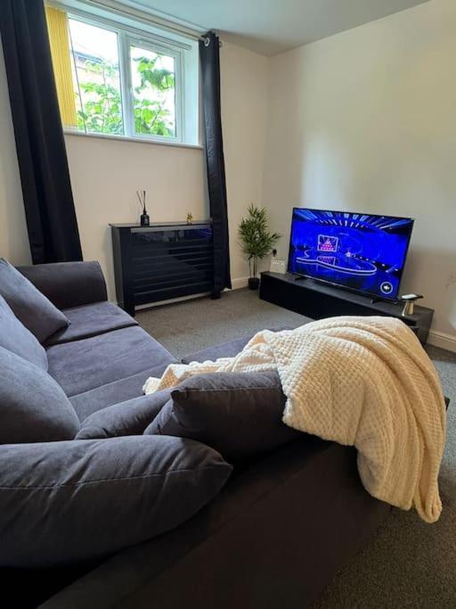 Luxury Cozy 3 Bed Apartment 5Mins From City - Free Parking! Nottingham Bagian luar foto