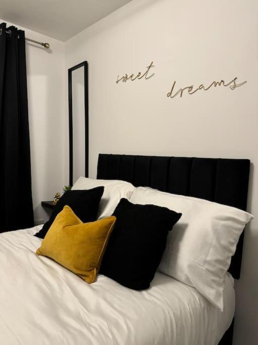 Luxury Cozy 3 Bed Apartment 5Mins From City - Free Parking! Nottingham Bagian luar foto