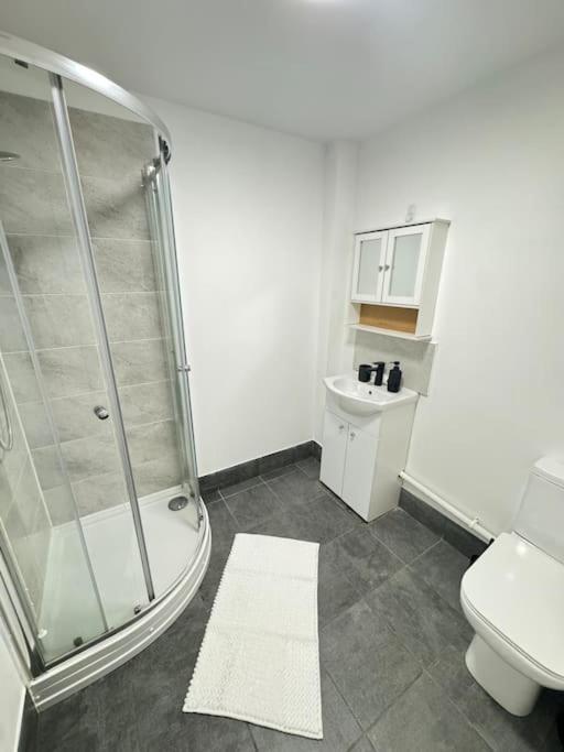 Luxury Cozy 3 Bed Apartment 5Mins From City - Free Parking! Nottingham Bagian luar foto